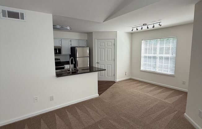 2 beds, 2 baths, 1,189 sqft, $1,650, Unit 922