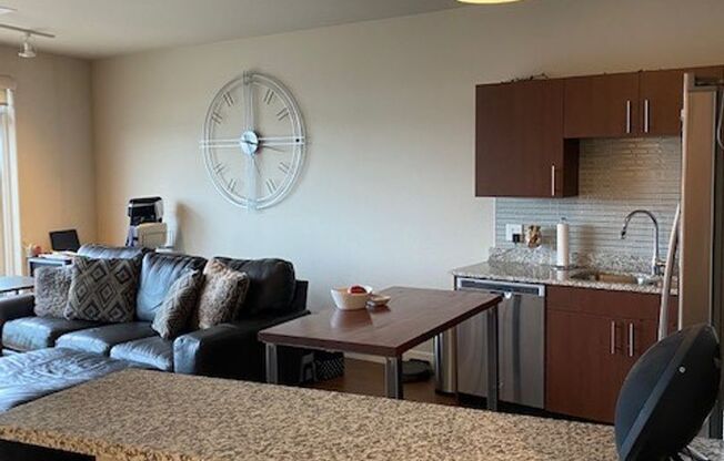 1 bed, 1 bath, 881 sqft, $1,750, Unit 502