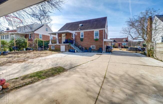 121 ONONDAGA DR