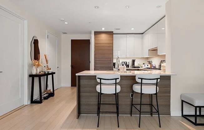 1 bed, 1 bath, 780 sqft, $5,900, Unit 1109