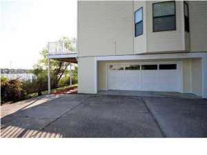 2 beds, 3 baths, $2,200