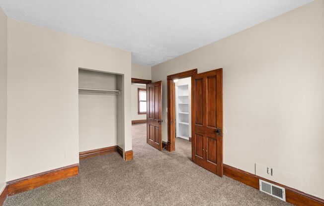 3 beds, 2 baths, $1,300, Unit Upper Unit