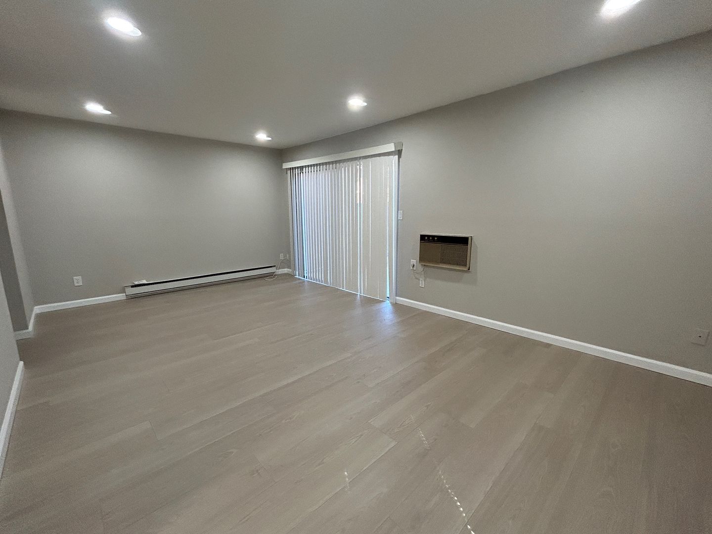 Nice 3br/1.5ba Town Home. Great school. Walking distance to BART.