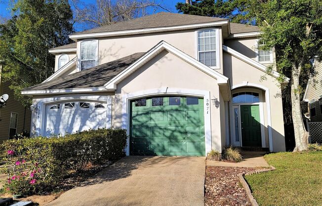 Stunning 3 bedroom townhome for rent in NE Tallahassee, Garage, fire place, fenced yard only $1850, Early December 2024 Move In