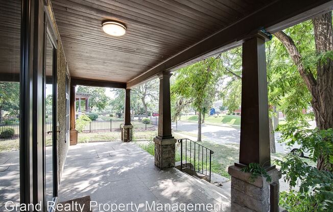 1609 Elliot Ave