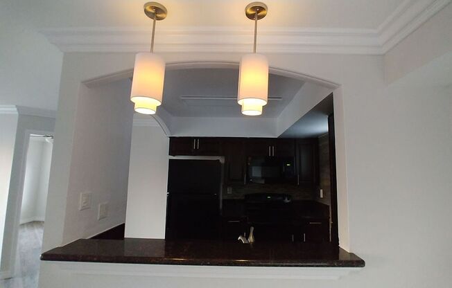 2 beds, 2 baths, 950 sqft, $2,850, Unit 320