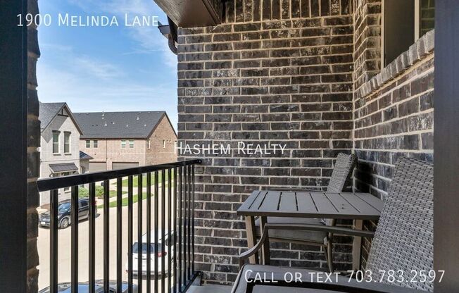1900 MELINDA LN