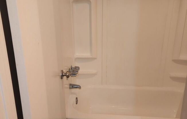Studio, 1 bath, 370 sqft, $999, Unit 54