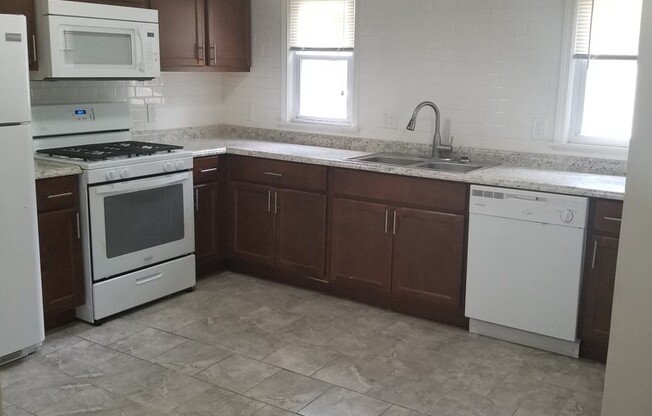 Cleveland Heights 4-Bed, 2.5-Bath - Available Now!