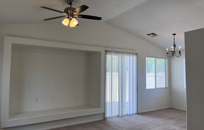 Single Story - 2 bedroom (Gated)