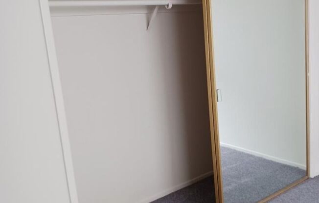 Emerald - Continental Apts.