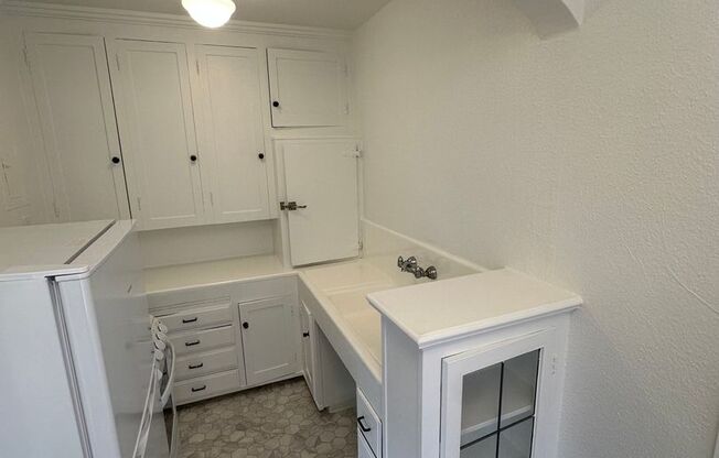 Studio, 1 bath, 429 sqft, $1,245, Unit Unit 204