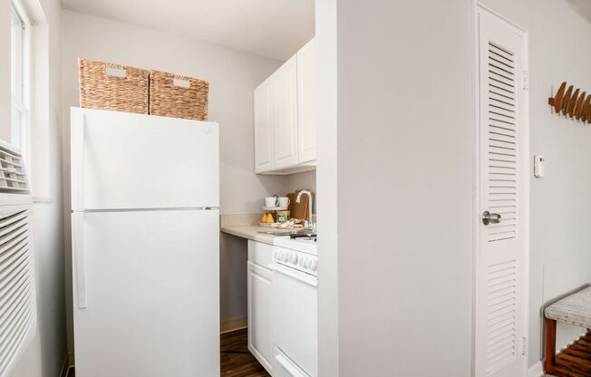 Studio, 1 bath, 350 sqft, $735, Unit 1850-34