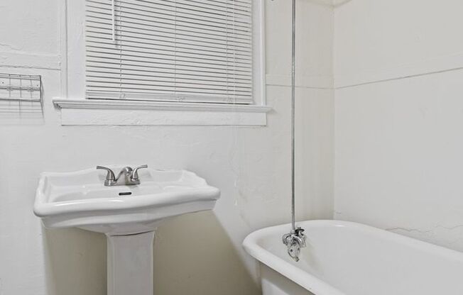 2 beds, 1 bath, 1,164 sqft, $1,200, Unit 23