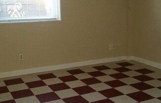 2 beds, 1 bath, $1,050, Unit # 5