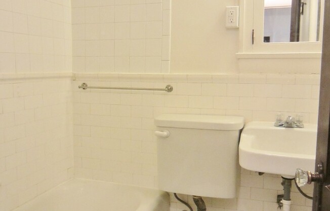 Studio, 1 bath, $1,050, Unit 04