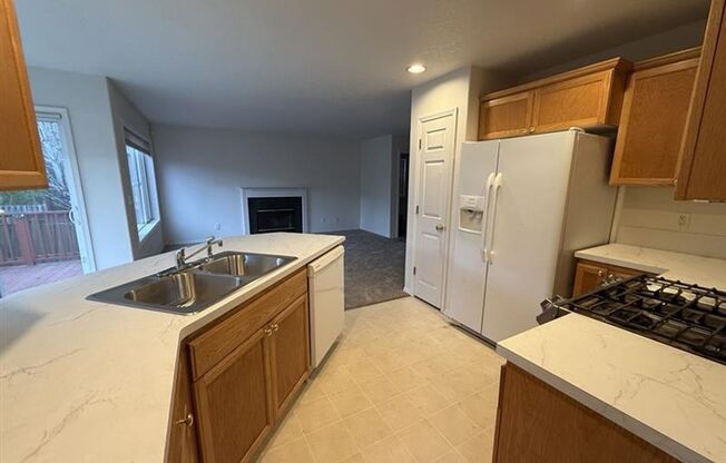 4145 NW 127th Avenue ~ Exceptionally Refreshed Bethany Home!