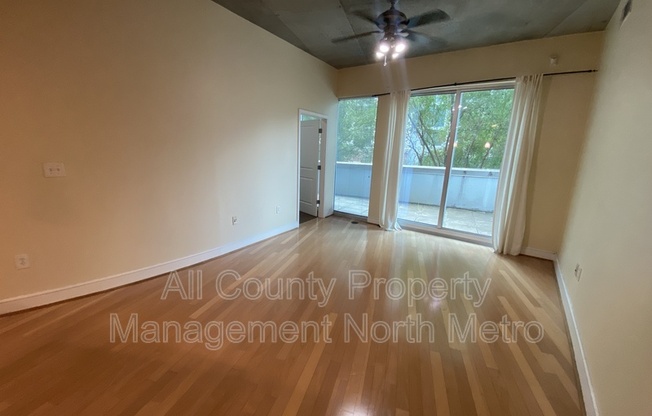 950 W Peachtree St