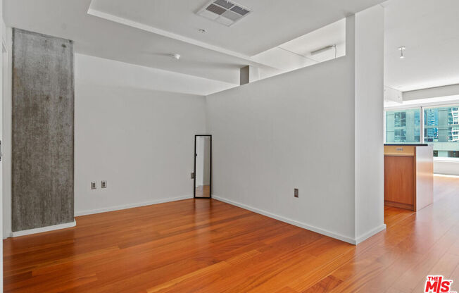 1 bed, 1 bath, 900 sqft, $2,900, Unit 815