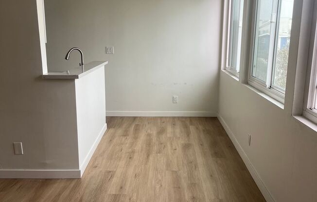 1 bed, 1 bath, 700 sqft, $3,345, Unit 9