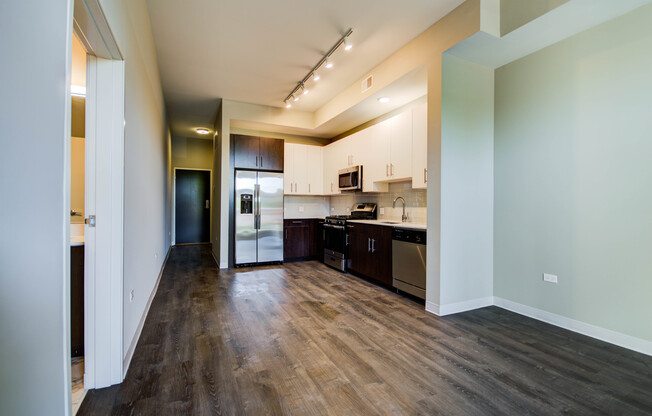 851 W GRAND AVE