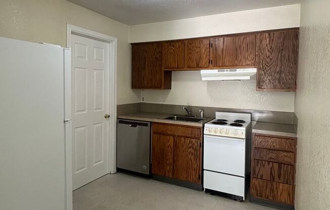 Berg- TriPlex on Lee St SE #10095