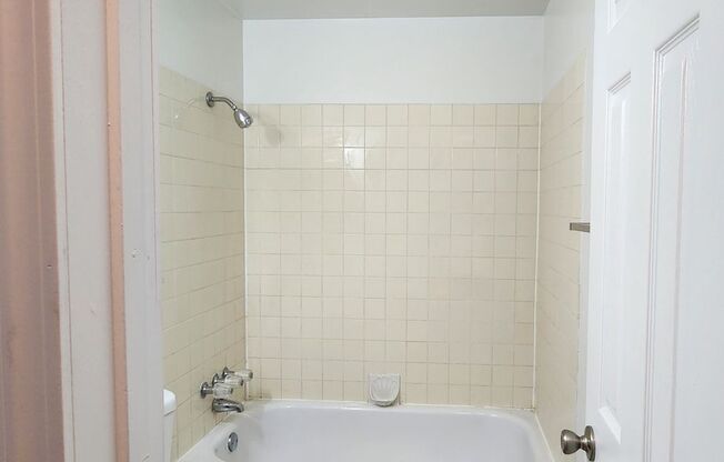 2 beds, 1 bath, 710 sqft, $1,100, Unit HH336