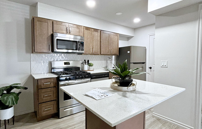 2 beds, 1 bath, 616 sqft, $1,149, Unit 34