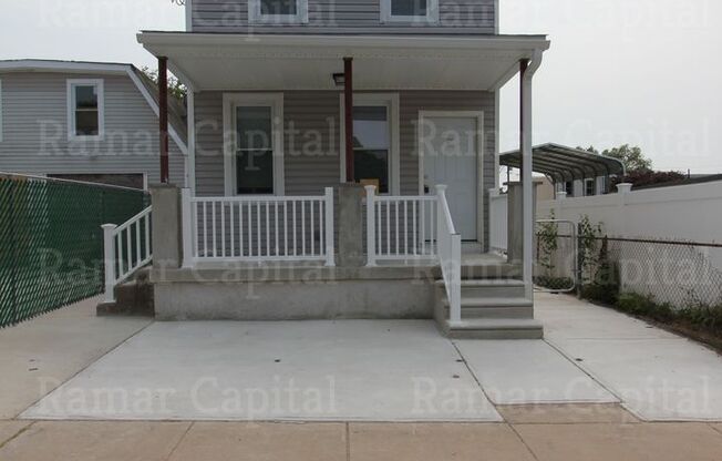 Your Dream Home Awaits: Transform this Spacious 5-Bedroom Gem!