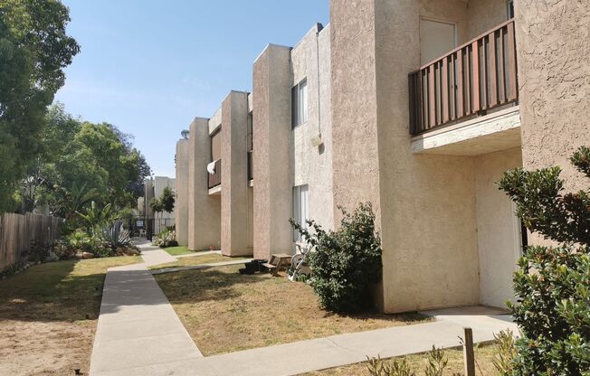 3 b / 3 ba Beautiful upgraded Townhouse with a garage