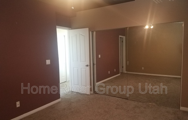 1447 W MAYAPPLE WAY