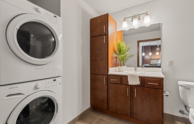 Apartments in Downtown Madison, Wisconsin. Domain Apartments offers luxury studio, 1 bedroom, 1 bedroom + Den, and 2 bedroom apartments.