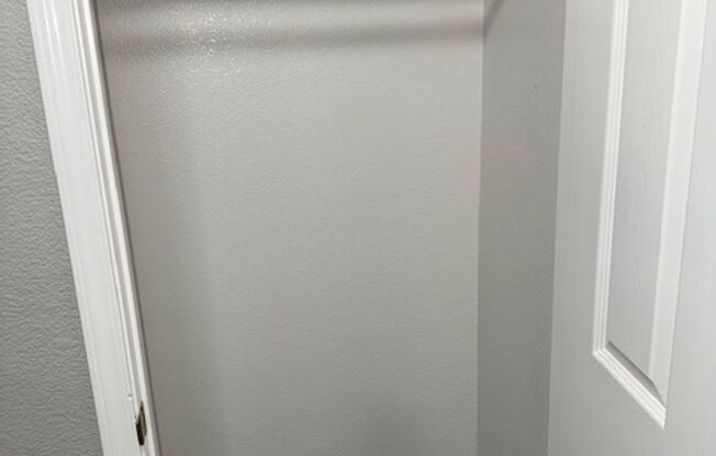 2 beds, 2 baths, $1,400, Unit Unit 2127, Bldg 32