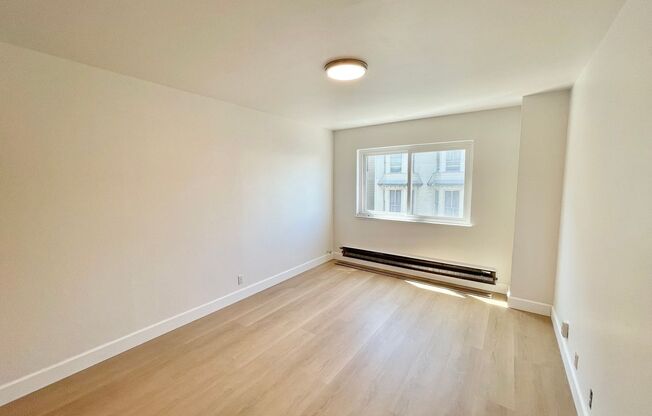Perfectly located 1BR/1BA Nob Hill Apartment! Parking! PROGRESSIVE