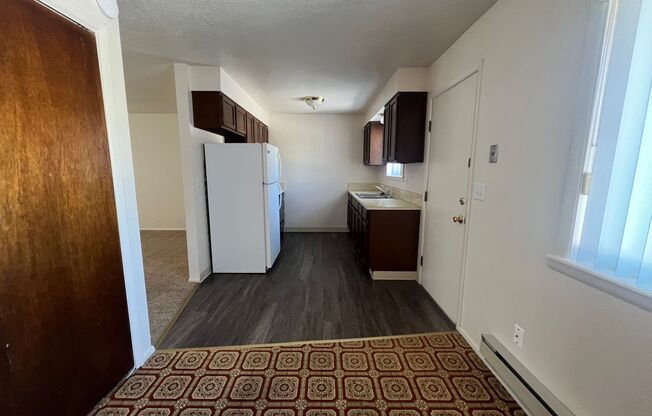 2 beds, 1 bath, $975, Unit 1606 S Von Elm