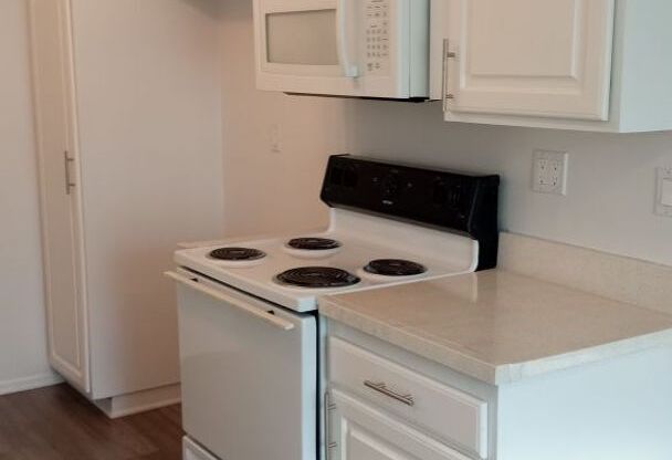 1 bed, 1 bath, 750 sqft, $2,115, Unit Unit 14J