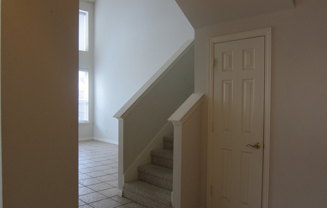 Townhome For Lease in Plano