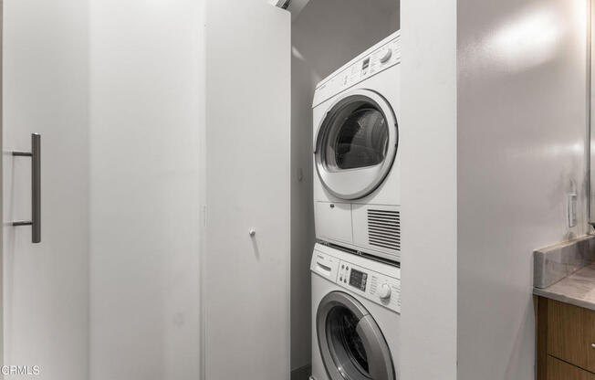 1 bed, 1 bath, 950 sqft, $3,700, Unit 427