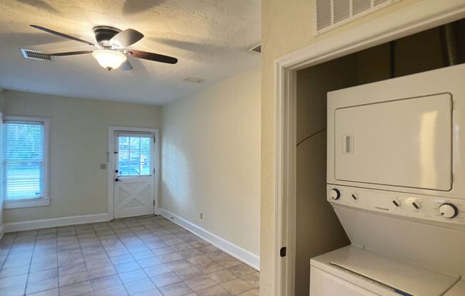 2 beds, 1 bath, $1,700, Unit 919 SW 5th Avenue