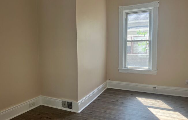 2 beds, 1 bath, $1,100, Unit #1