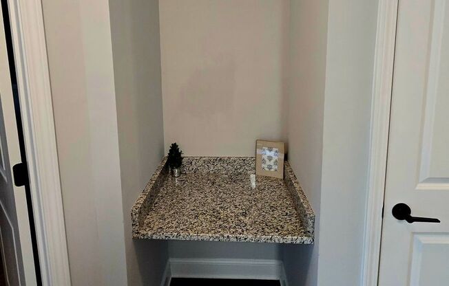 1 bed, 1 bath, 740 sqft, $1,599, Unit 600 - 3G