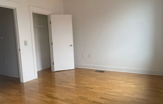 2 beds, 1 bath, 913 sqft, $1,785, Unit 7