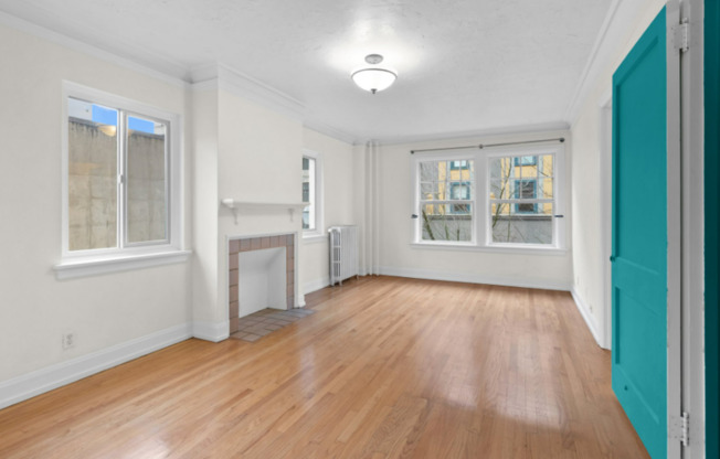 Charming Goose Hollow Condo – Hardwood Floors, High Ceilings, Prime Location