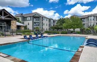 swimming pool at Boardwalk Med Center San Antonio apartments for rent