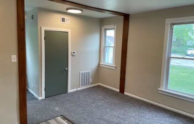 Studio, 1 bath, $850, Unit C - Lower Rear