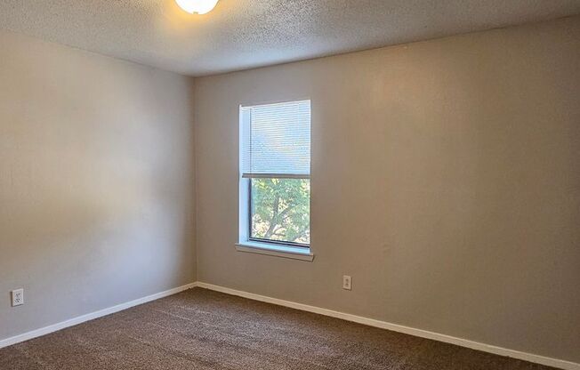 2 beds, 1 bath, 700 sqft, $795, Unit 30306