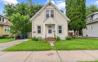 VIDEOTOUR: Original Charm with Modern Updates, Huge Yard! PETS WELCOME