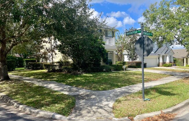 Half month free - Beautiful 4/3 House in Victoria Park, Deland!