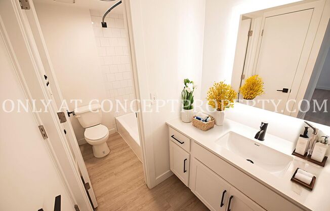 2 beds, 1 bath, 894 sqft, $1,599, Unit 04