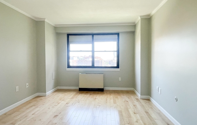 1 bed, 1 bath, 879 sqft, $3,750, Unit 11J